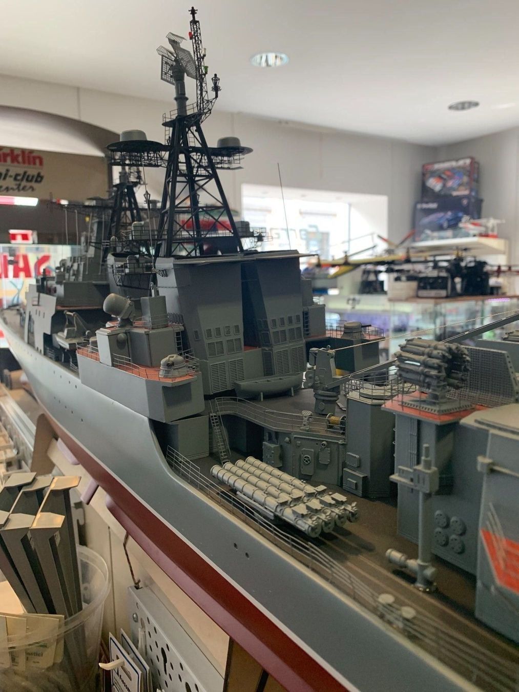 Kit di modellismo & Modellini statici: Graupner ship Admiral Panteleyev 1:100 – Usato da Chiasso venduto da Carrara-Modellismo 2