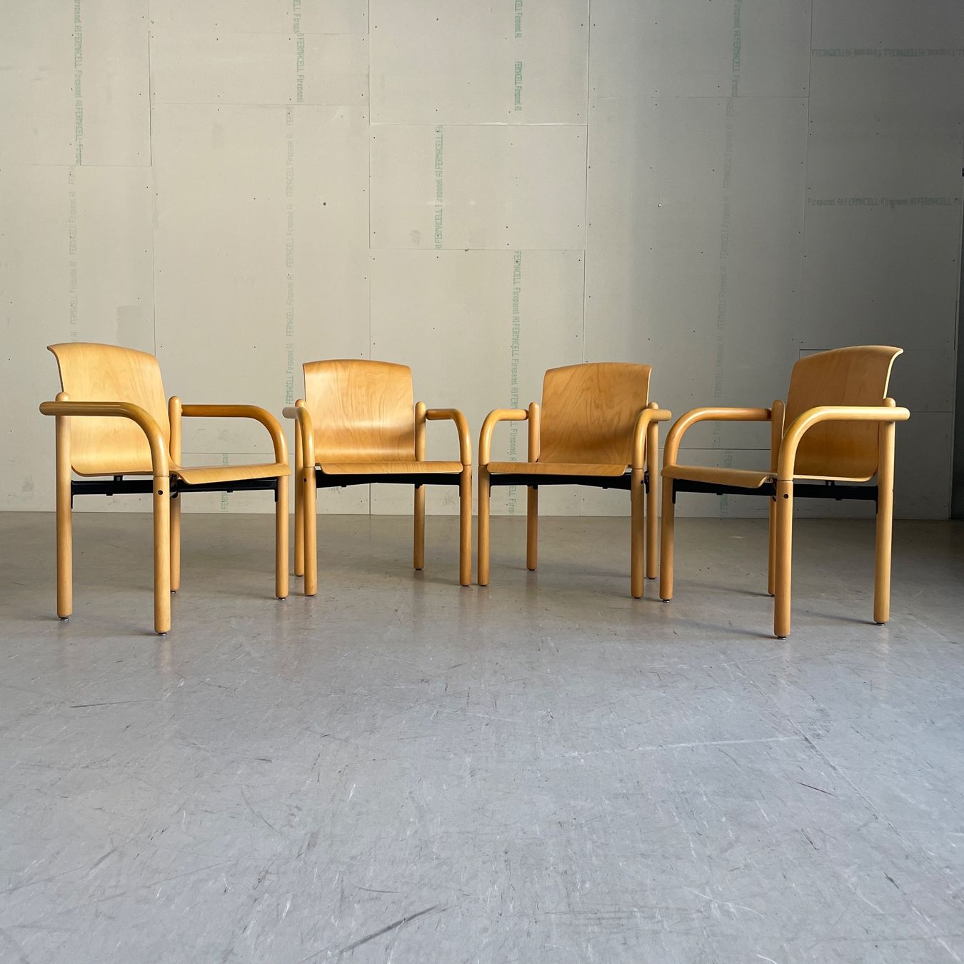 Dietiker Sedie: 4er Set 1980er Beizenstühle von Thonet – Usato da Bern venduto da Modern-Era 2