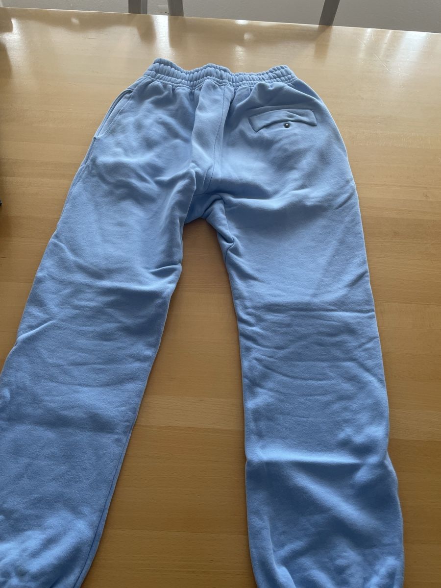 Corteiz Pantaloni: Pantalon Corteiz bleu ciel - Taille S – Nuovo (secondo la descrizione) da Bussigny venduto da Z.seller 3