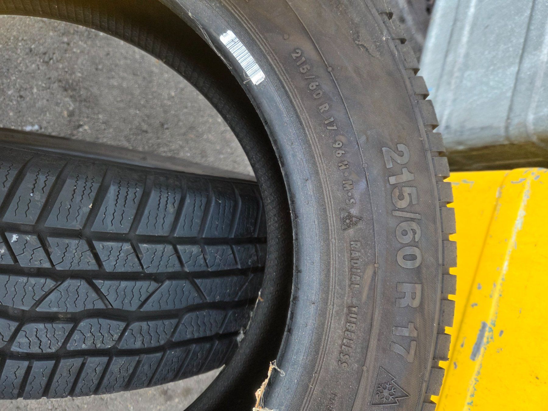 Continental Pneumatici & Ruote complete: 215 / 60 R 17 – Usato da Fischbach-Göslikon venduto da 5620BremgartenAG 4