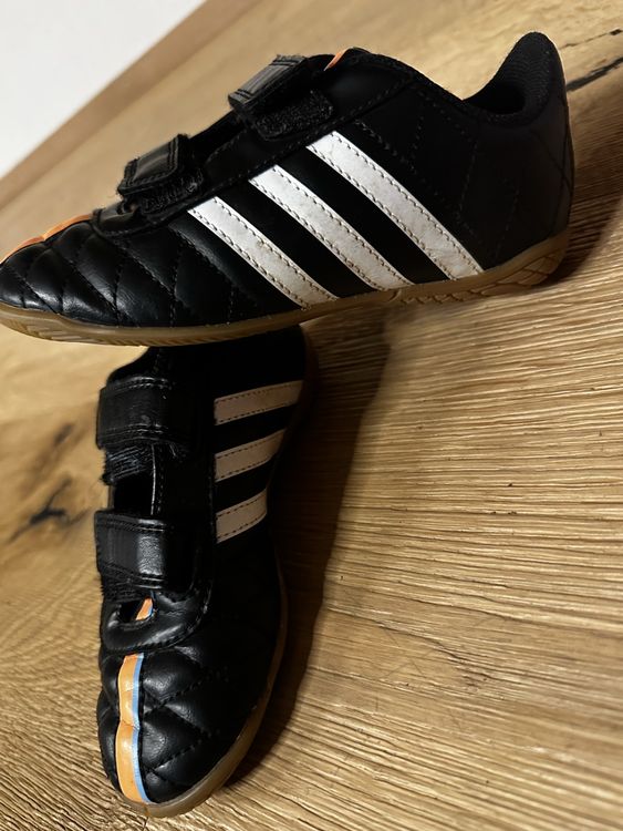 Adidas Chaussures garçon: Adidas Hallenschuhe Gr. 30 – D'occasion à Biel-Benken BL par Moolie 1