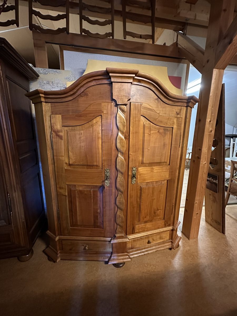 Armoires: Schrank Kirschbaum  – D'occasion à Pfyn par ninosch7