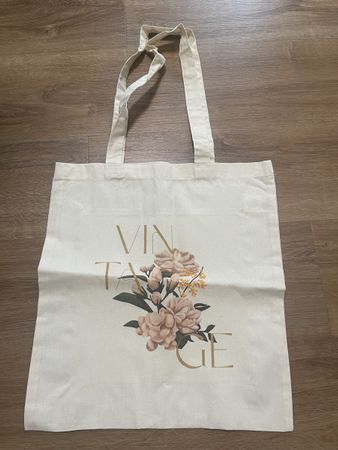 Trendige Stofftasche mit Vintage Blumenmuster