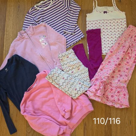 Kleiderpaket Mädchen Grösse 110/116 gebraucht im Set