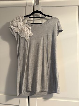 Free Generation T-Shirt with flowers Size M