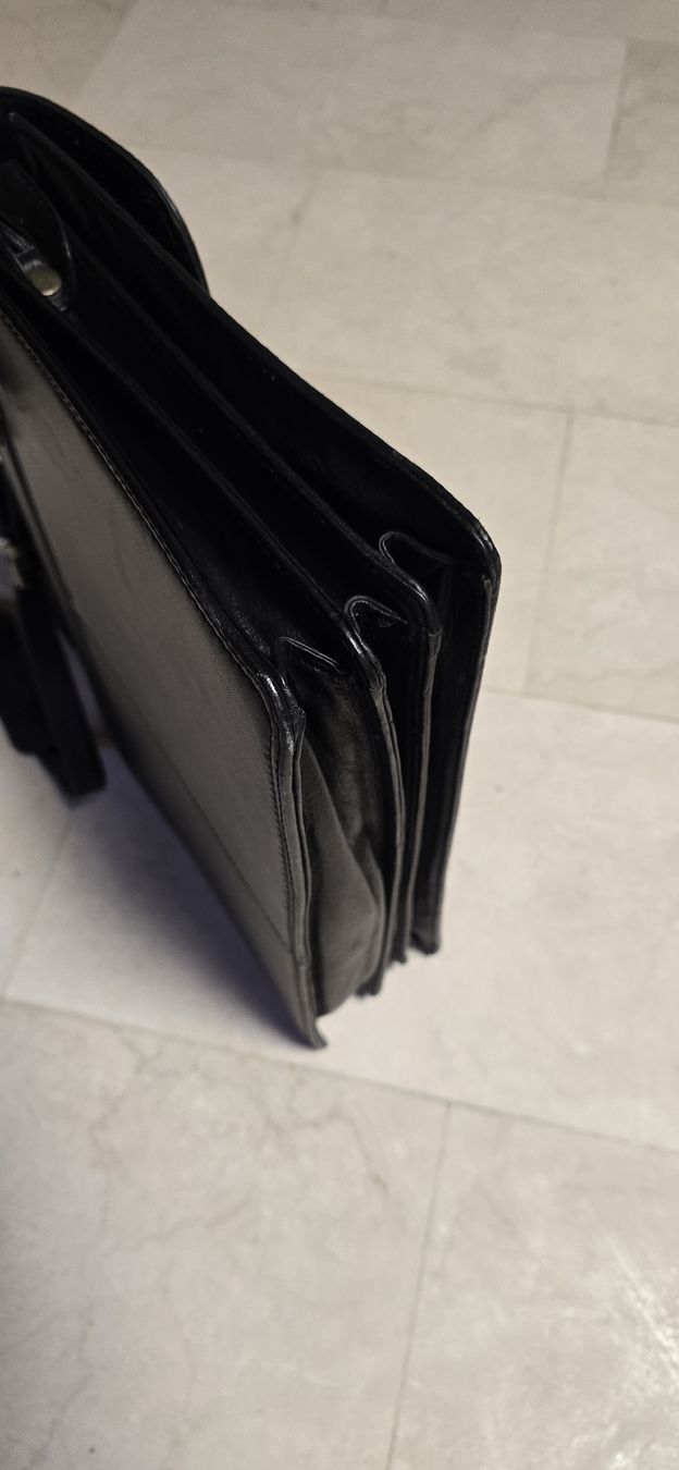 Valigie & Borse: Mallette cuir noir 3 compartiments bon état avec anse – Usato da Martigny venduto da pivert03 3
