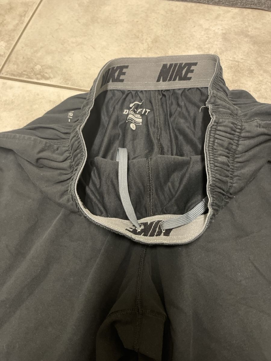 Nike Pantaloni: Nike shorts gr L schwarz – Usato da Bad Zurzach venduto da Cuore34 1