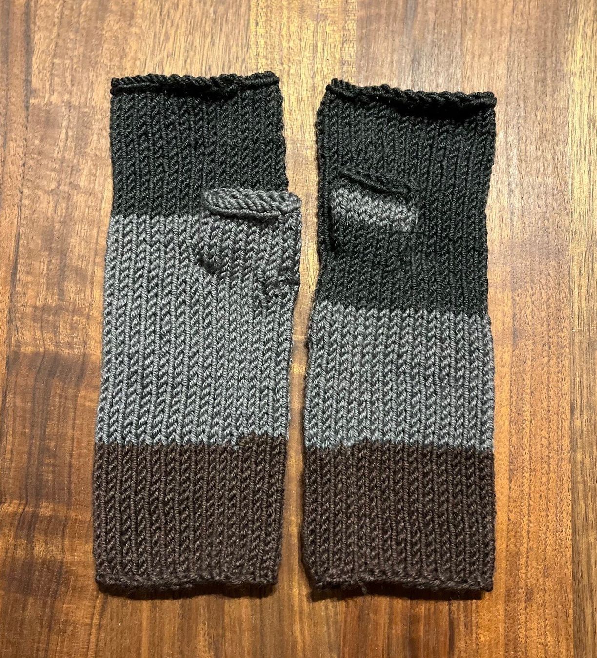 Handschuhe & Handstulpen: Handgestrickte Pulswärmer, Winter – Neu und originalverpackt aus Laufen von flowerfan 2