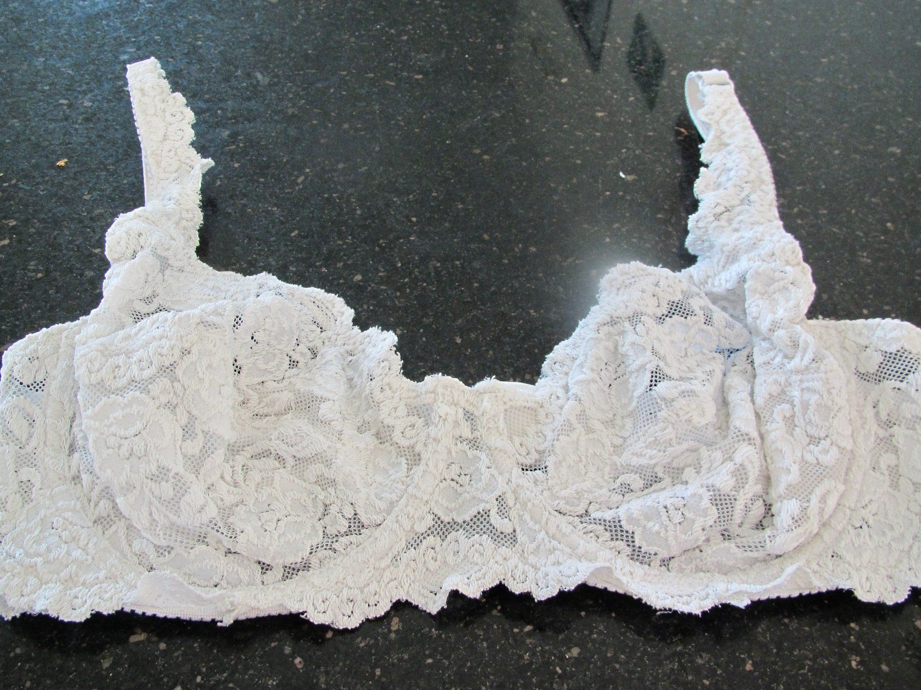 Altra biancheria intima: SOUTIEN-GORGE DENTELLE  BLANCHE. 70 C – Usato da Murten venduto da Selliot