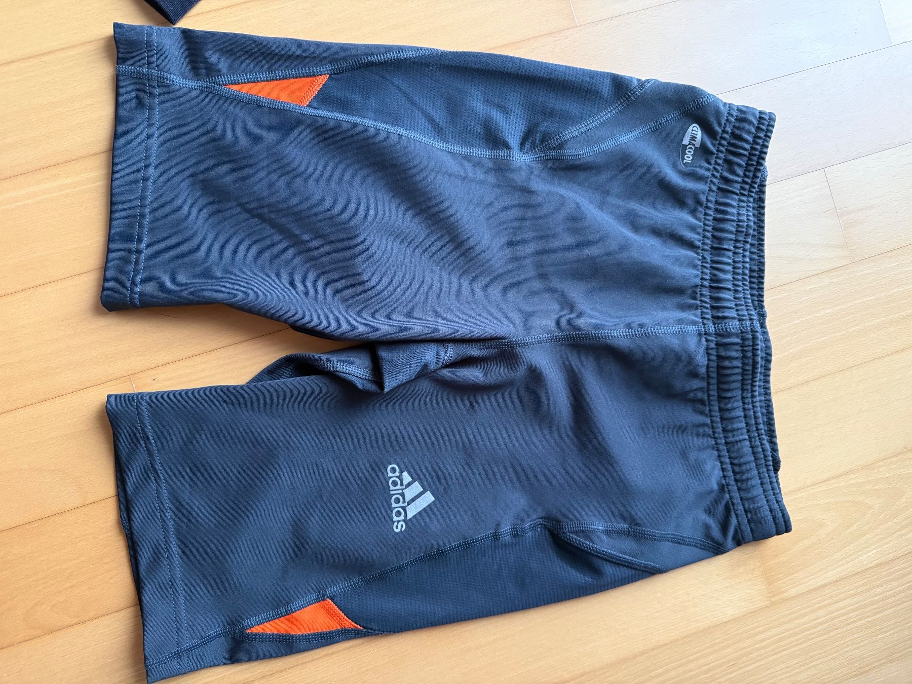 Adidas Pantaloni: 2 Adidas Laufhosen 36/38 – Usato da Wallbach venduto da 10merlin 2