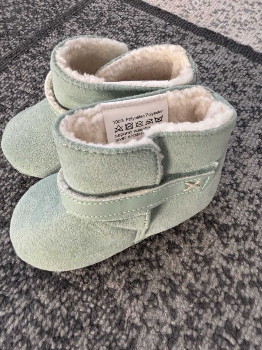 Scarpe per ragazzi: Flauschige Baby Winterschuhe – Nuovo (secondo la descrizione) da Kleindöttingen venduto da Jameika 1