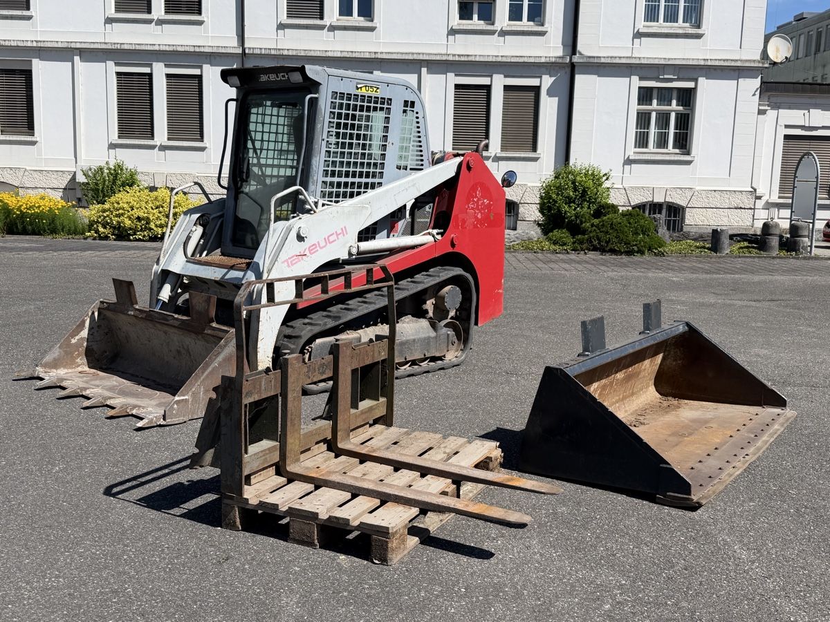 Chargeur de ferme: Chargeuse Takeuchi compacte TL 230 / 1828H heures – D'occasion à lyssach par brax2019 3