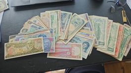 Banknoten aus aller Welt!  75+ Noten aus bis zu 40 Länder