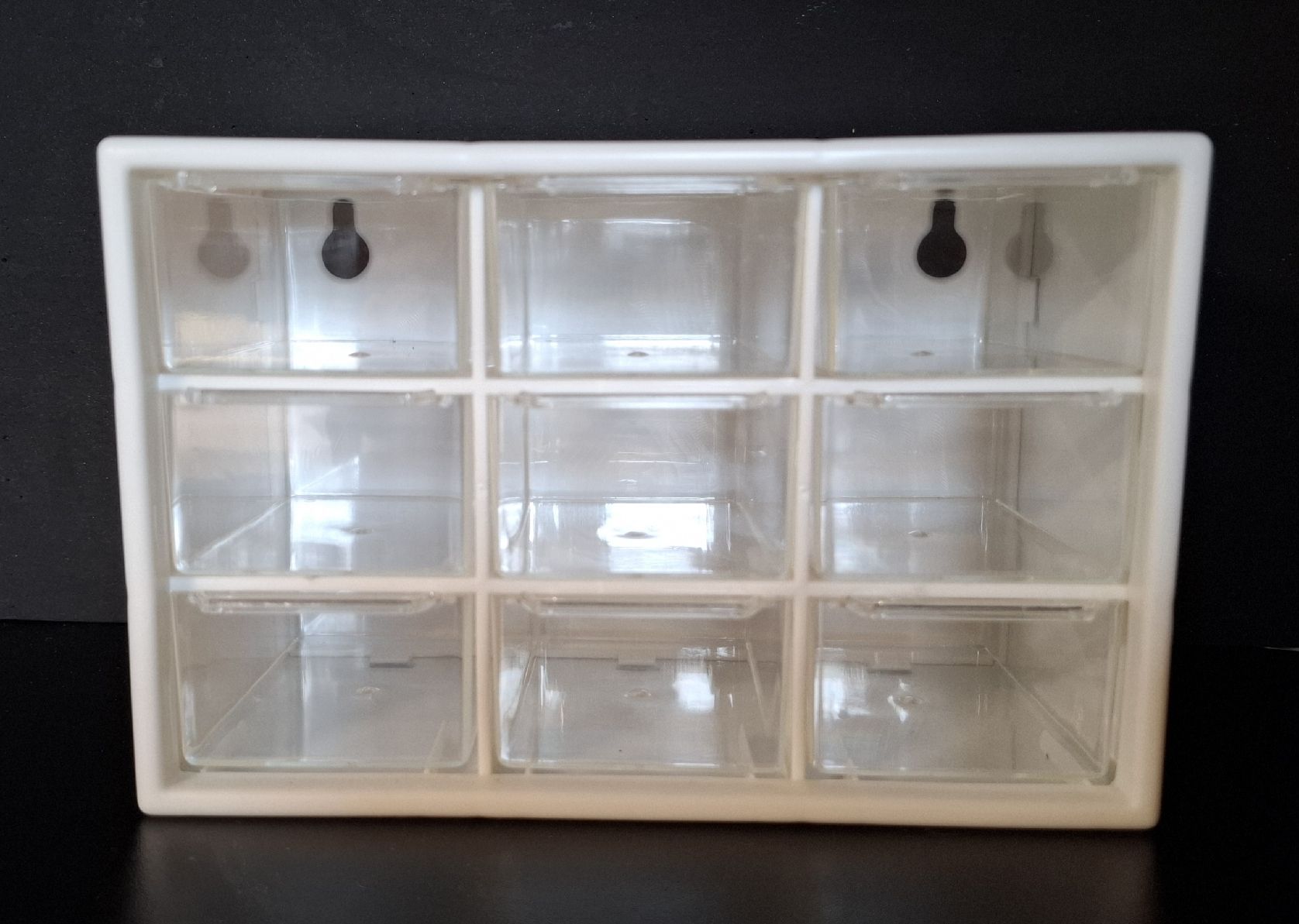 Behälter & Ähnliches: Schubladenbox mit 9 Schubladen, Wandmontage möglich – Gebraucht aus Pagig von Spring14