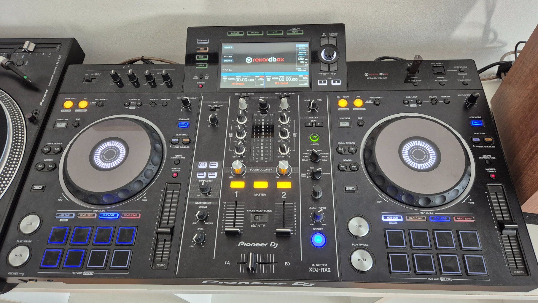 Pioneer Console di mixaggio: Pioneer DJ XDJ-RX2 mit Magma Case – Usato da Luzern venduto da sil_6py5