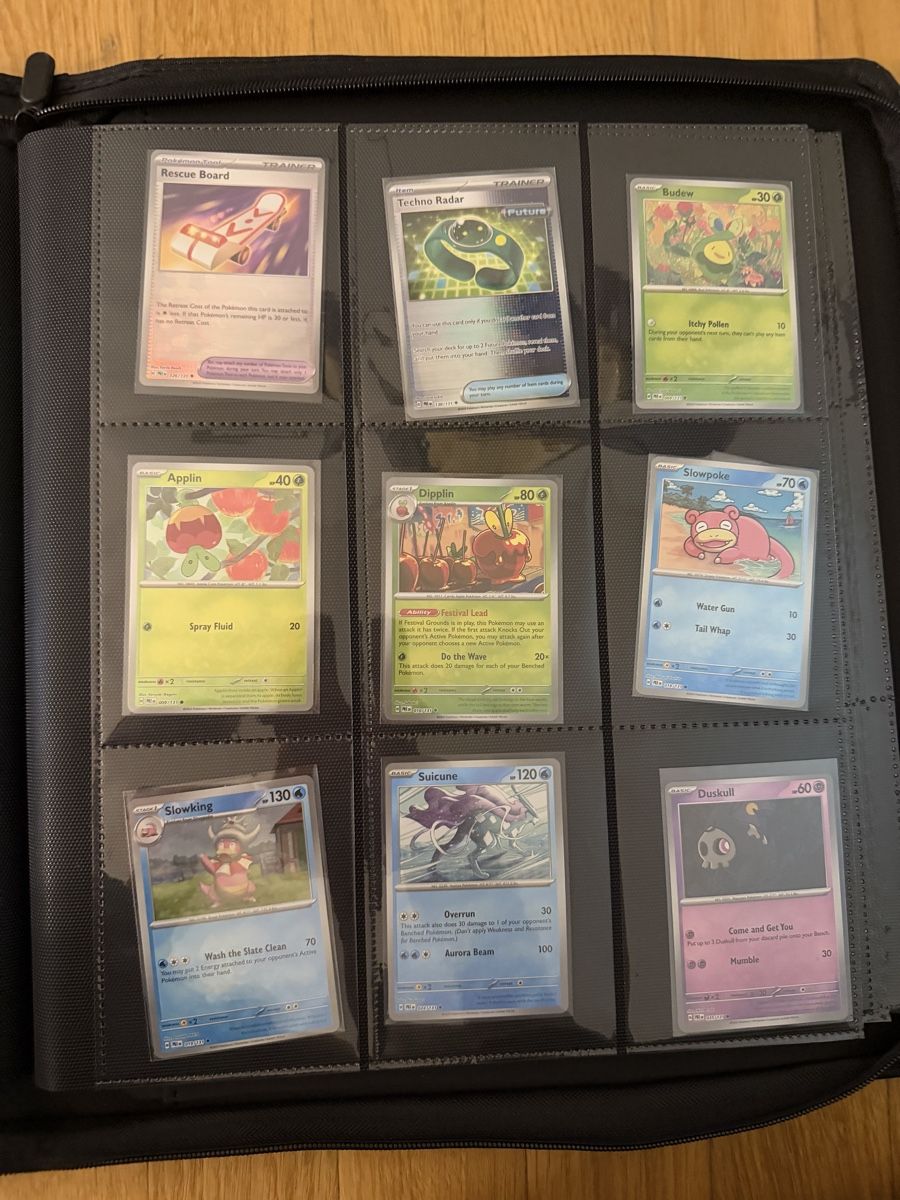 Pokémon Carte collezionabili: Pokémon Prismatic Evolutions Binder + 55 Poké/Masterball – Nuovo (secondo la descrizione) da Windisch venduto da CharizArdi 4