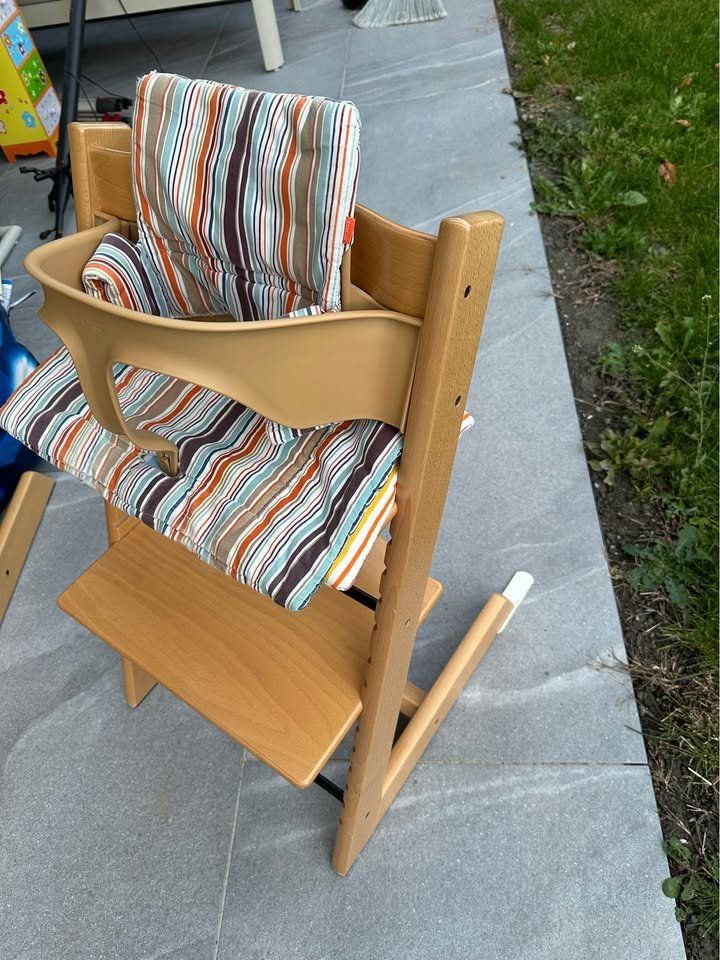 Hochstühle: stokke triptrap mit kissen und babyset – Gebraucht aus Landquart von lumima 1