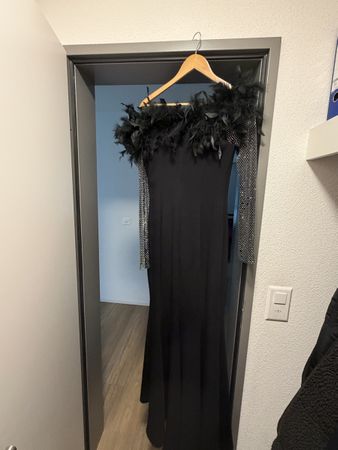 Abendkleid schwarz Federbesatz Strass Grösse S
