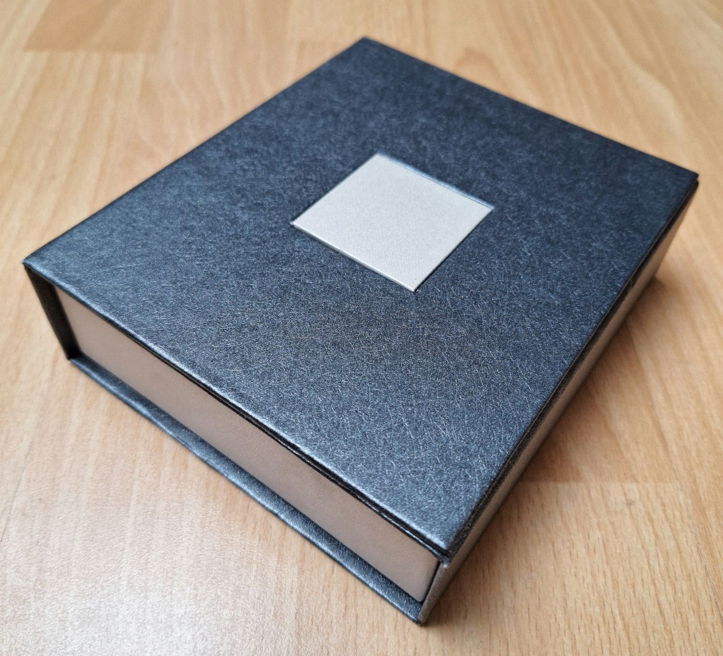 Tutte le decorazioni: Geschenkbox mit Magnetverschluss – Usato da Volketswil venduto da nibin99