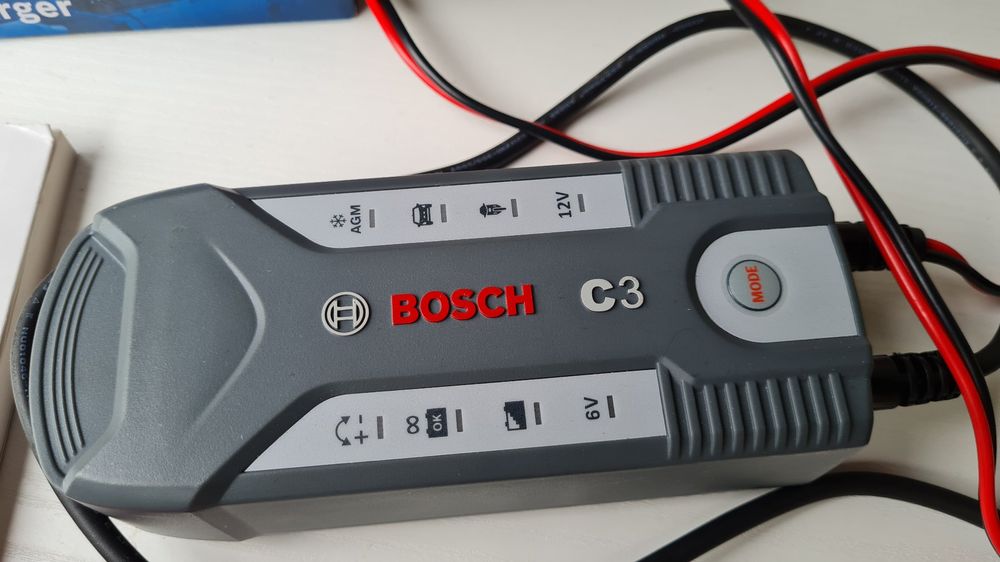 Bosch C3 automatisches Batterieladegerät 6V-12V 3.8A für Blei, EFB,  AGM-Batterien