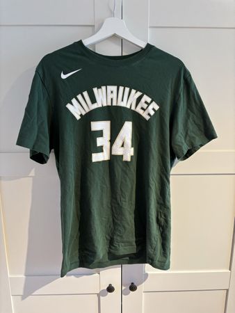 Herren T-Shirt Nike Milwaukee Bucks Grösse M ungetragen