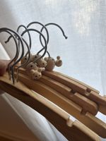 35 baby Holzkleiderbügel 16.-