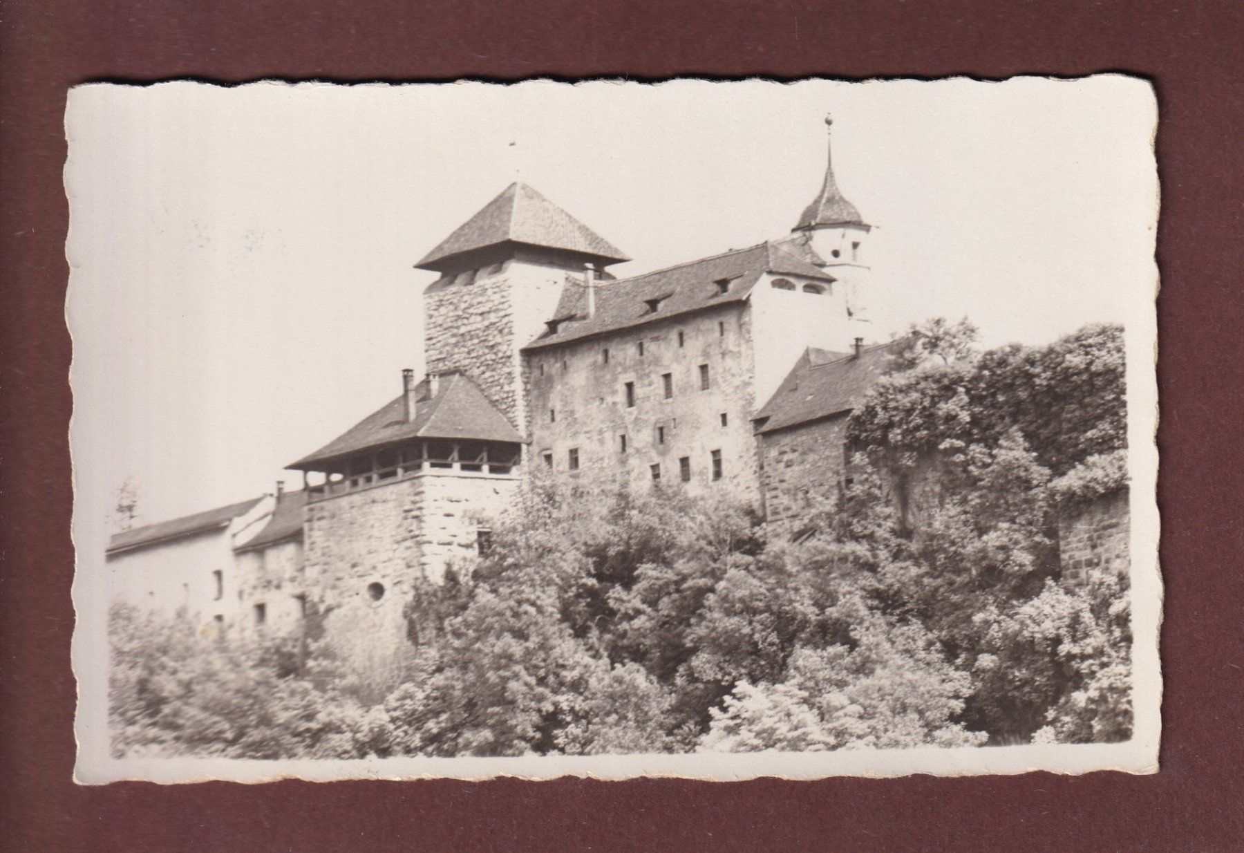 Cartoline postali: AARBURG - Schloss - 1945 – Usato da Pully venduto da nicecards-shop