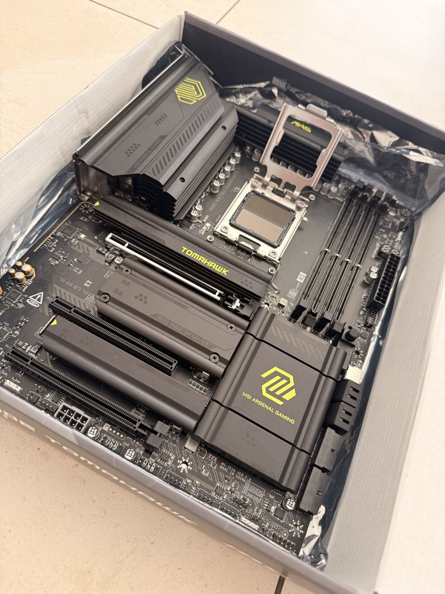MSI Schede madri: MSI X870E Tomahawk - Defekt! – Difettoso da Sirnach venduto da sirnach.uni