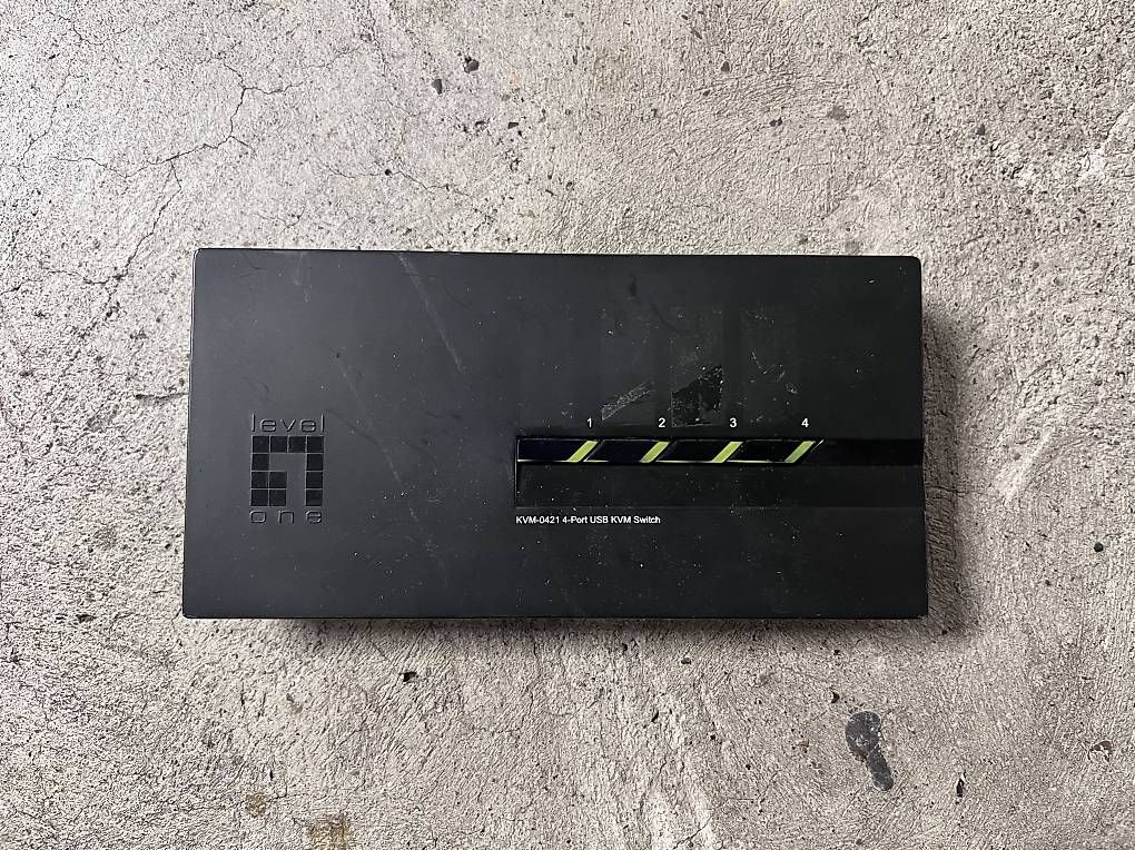 PCs: LevelOne KVM Switch KVM-0421 – D'occasion à Spreitenbach par env_tk78