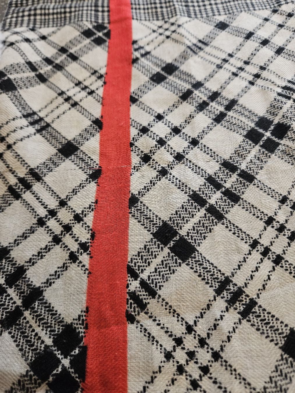 Foulards & écharpes: Damen Schal Patchwork Muster schwarz weiss rot mit Quasten – D'occasion à Anwil par moosmat 3