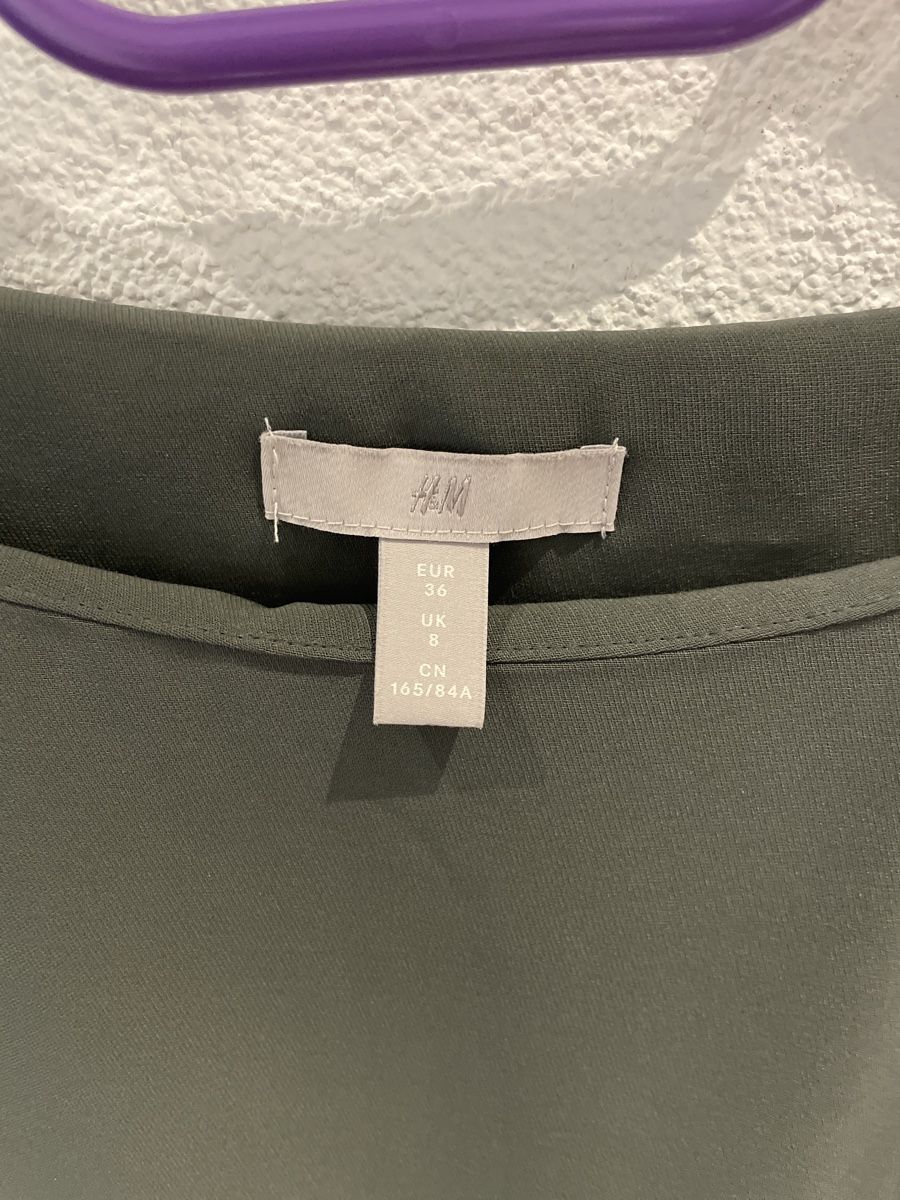 H&M Vestiti: Olivefarbiges Kleid von H&M – Usato da Schmitten FR venduto da Monei19 4