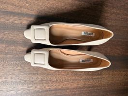 Pumps Bibi Lou beige mit Schnalle nie getragen