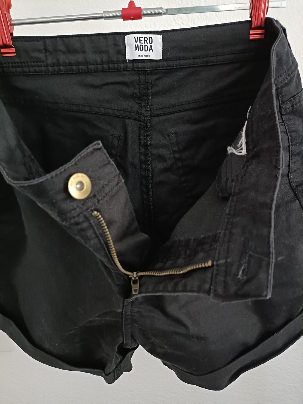 Vero Moda Jeans: Schwarze Vero Moda Shorts Gr. 38 – Usato da Bonaduz venduto da TheCahenzli 3