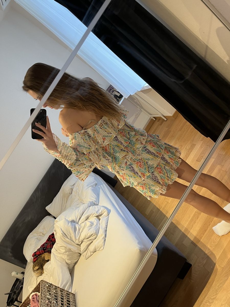 Vestiti: Revolve Floral Ruffle MiniDress Offshoulder Michael Costello – Nuovo (secondo la descrizione) da Zürich venduto da Isabella123 1