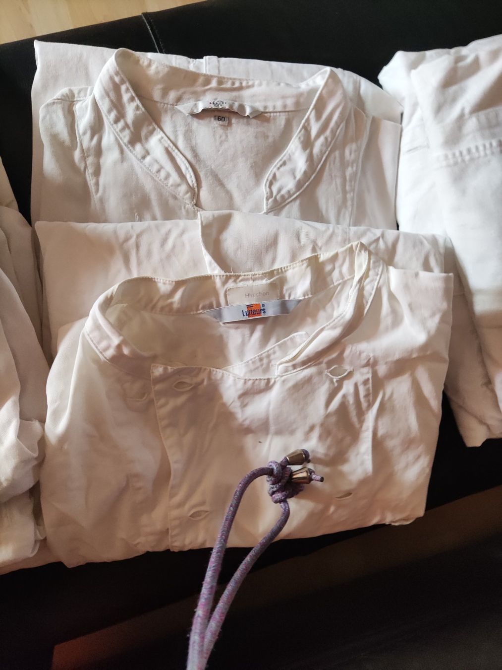 Camicette: Weisse Kochjacke oder Bluse langarm, weiss  60 gross – Usato da Spreitenbach venduto da lucius2024 6