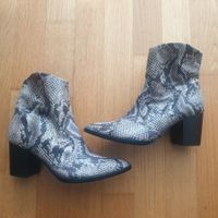 Stiefeletten im Schlangenmuster, Gr. 38, ungetragen