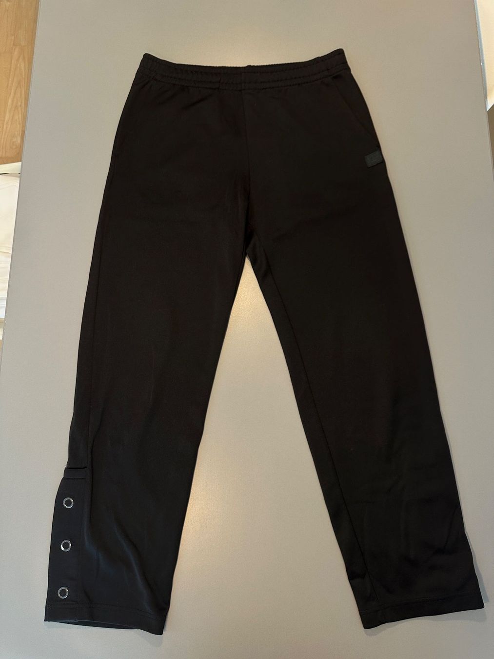 Acne Studios Pantaloni: Acne Studios Hose schwarz, Grösse M – Usato da Bonstetten venduto da Goodbuy1