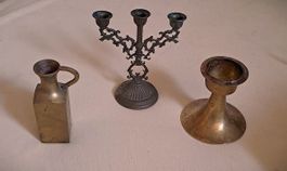 Schöne Messing-Kerzenhalter und -Krüglein