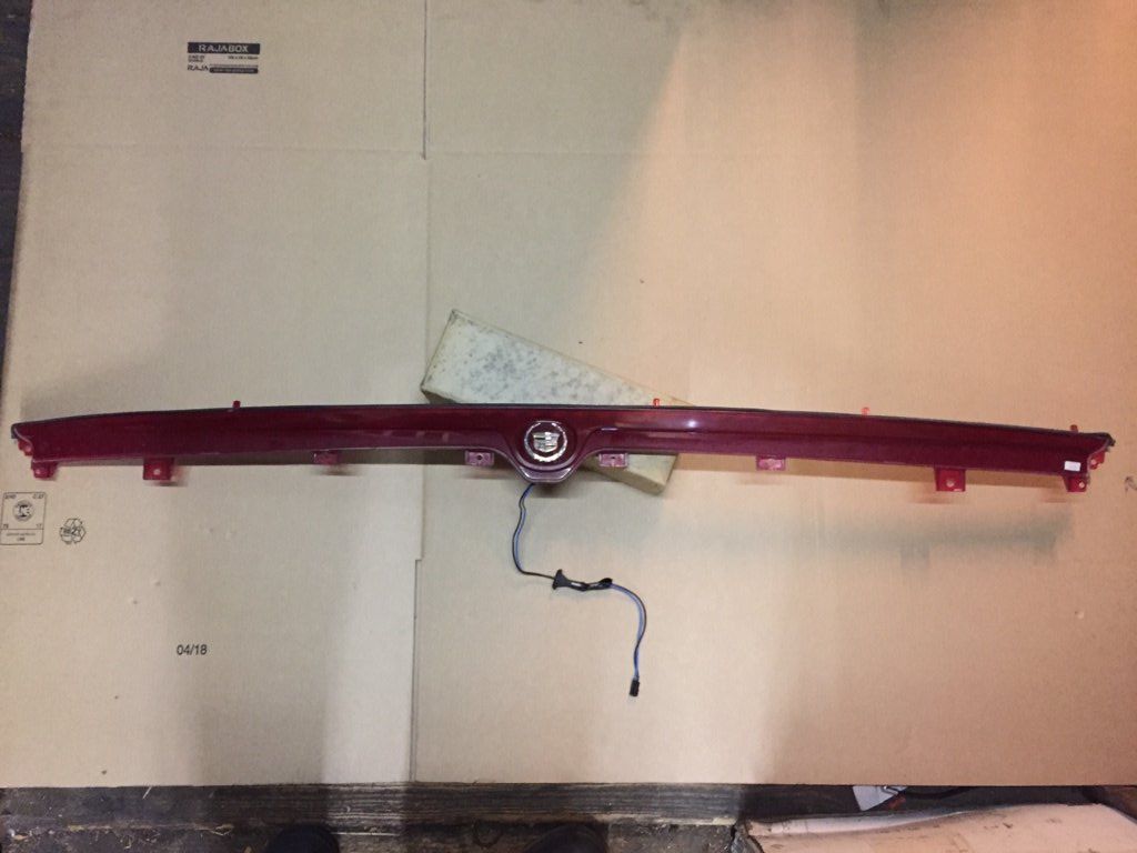 Cadillac Alle Autoersatzteile: Dritte Bremsleuchte Cadillac Seville 1998 - 2004 – Gebraucht aus Stetten AG von klappag