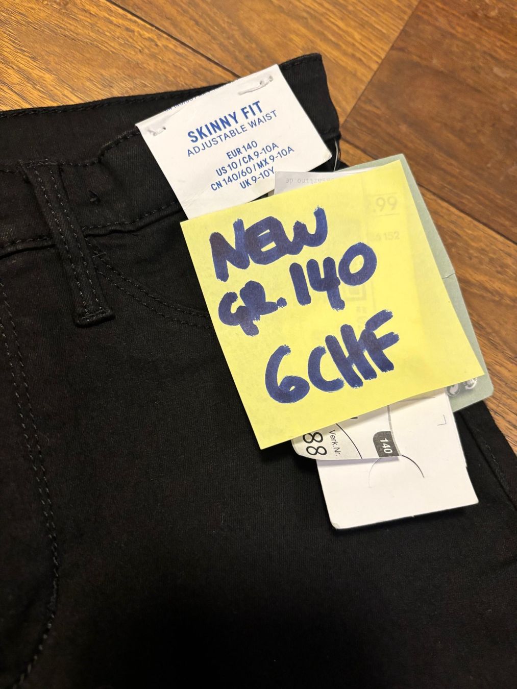 H&M Pantaloni: Neu Black Jeans Gr 140   6CHF – Nuovo e nell'imballaggio originale da Schönenbuch venduto da ver_58wg 1