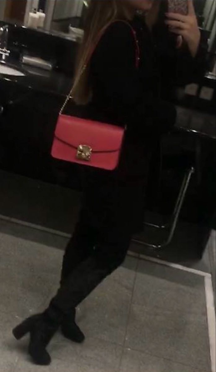 Furla Borse da donna: Rote Furla Umhängetasche – Usato da Zürich venduto da SandraF. 1