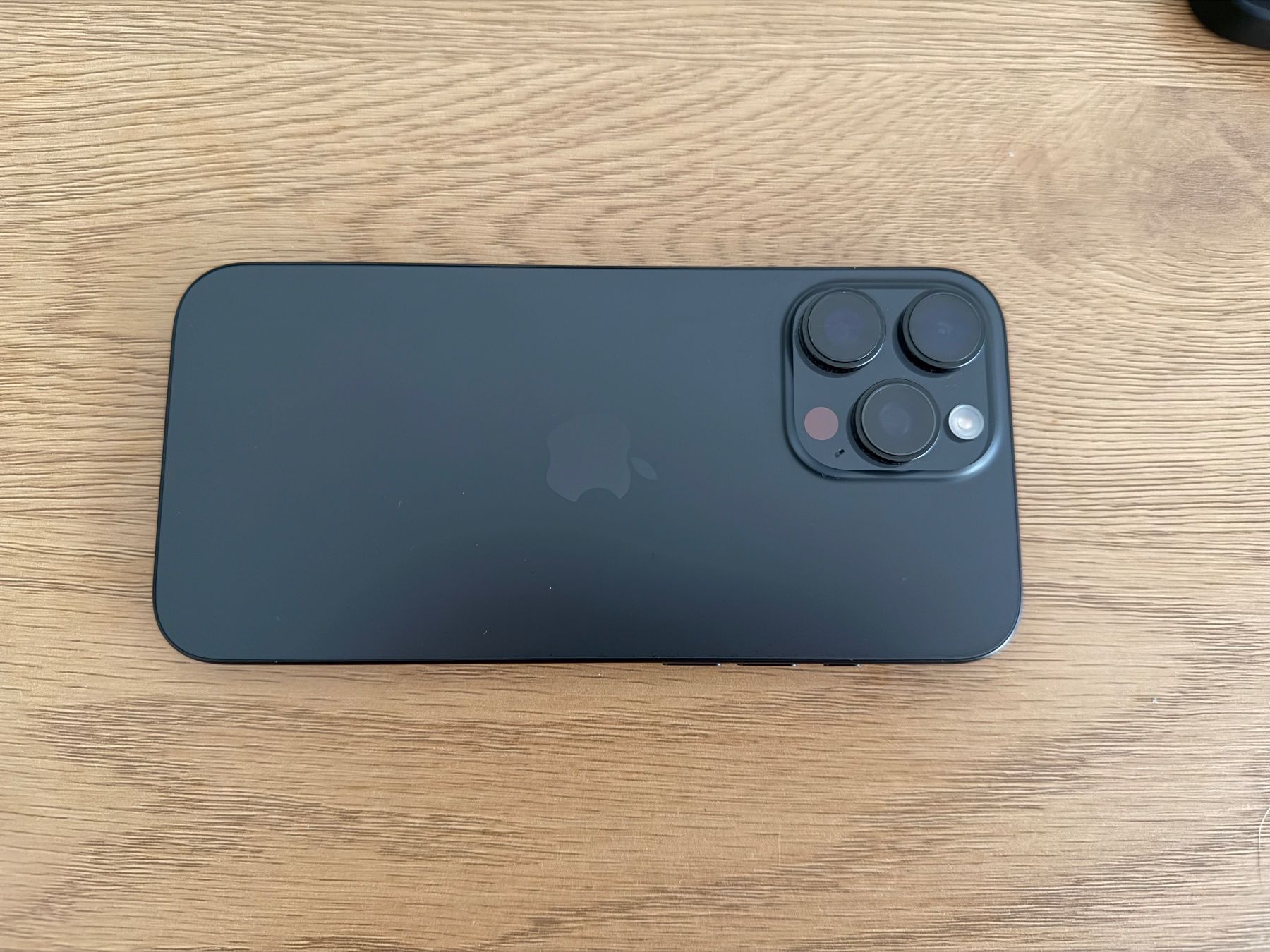 Apple Portables: iPhone 16 Pro Max – D'occasion à Frenkendorf par Joleen24 4
