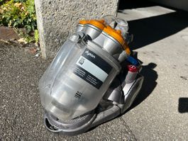 Dyson DC19, Mit Aufsätzen.