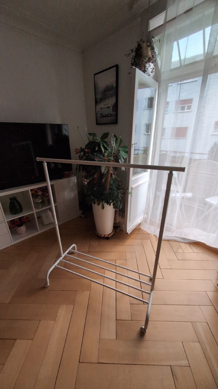 Ikea Garderobe: Kleiderständer weiss Rollbar 1/2 – Gebraucht aus Zürich von SwisslyJester 1