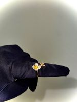 Goldener Blumenring mit Perlmutt – verstellbar