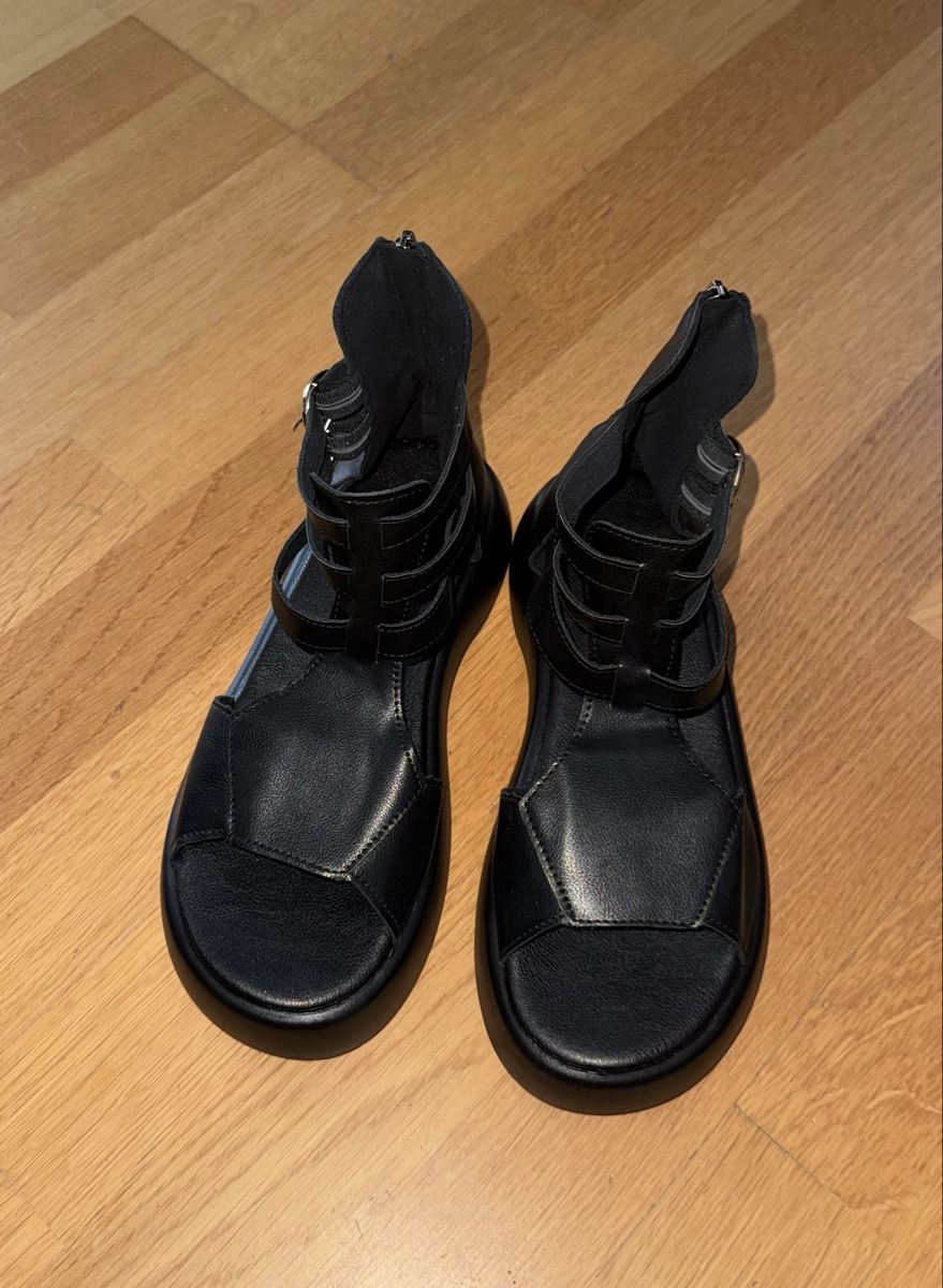 Shein Damenschuhe: Sandalen Junkee von Shein, 38 – Neu (gemäss Beschreibung) aus Gümligen von morticiaaddams