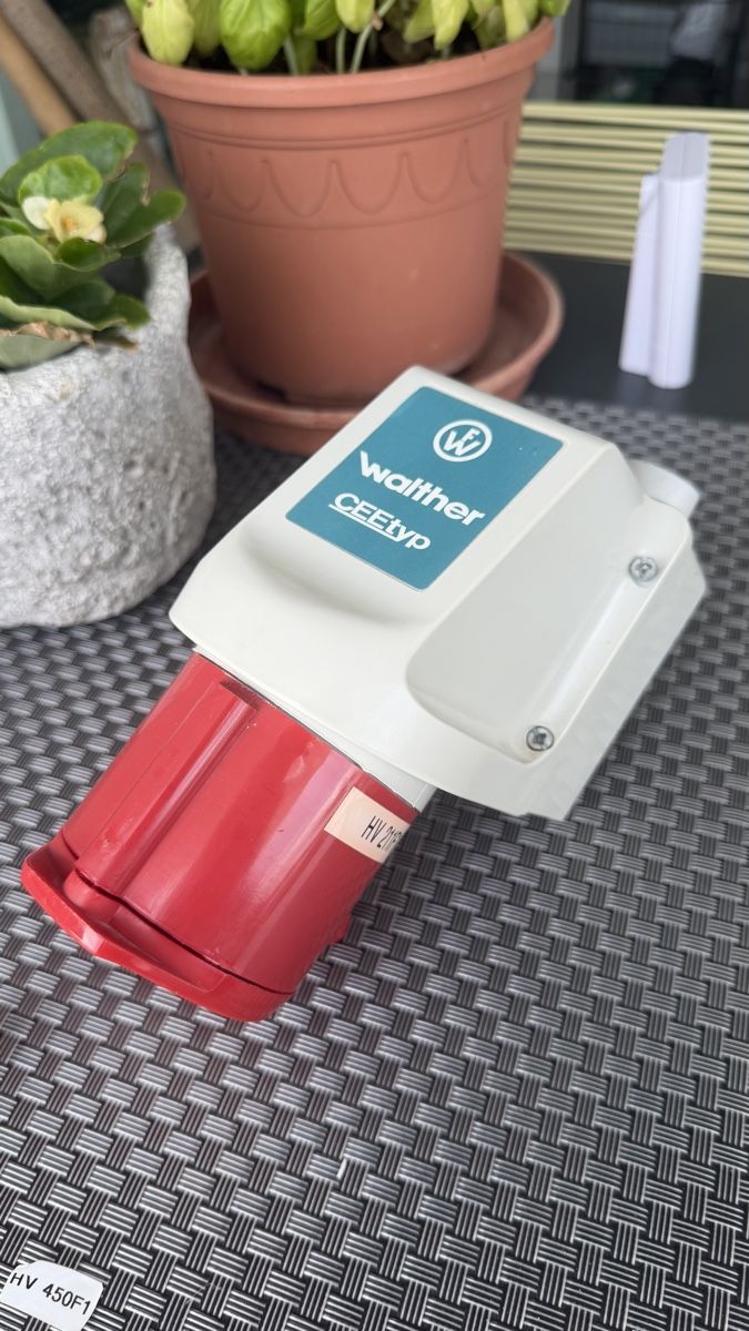 Walther Stecker: Walther CEE Steckdose Typ 32A 230V/400V IP44 – Gebraucht aus Wolfwil von Poulet60