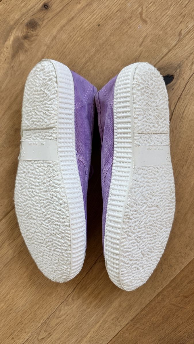 Chaussures filles: Chaussures toile lilas taille 35 – Neuf (Voir description) à Commugny par rus_my8v 2