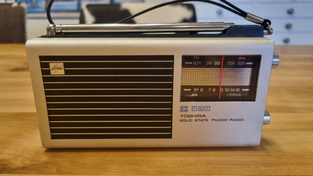 Altes Transistor Radio Toshiba AM/FM Radio IC-70 von 1969 (Gebraucht ...
