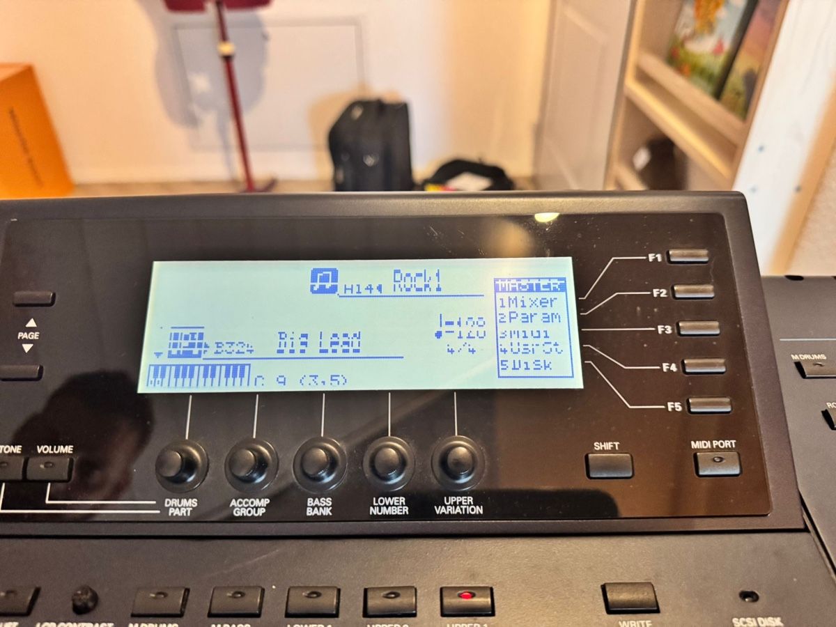 Roland Strumenti musicali: Roland EM-2000 Arranger Workstation Keyboard inkl. Tasche – Usato da Dörflingen venduto da Benz63 4